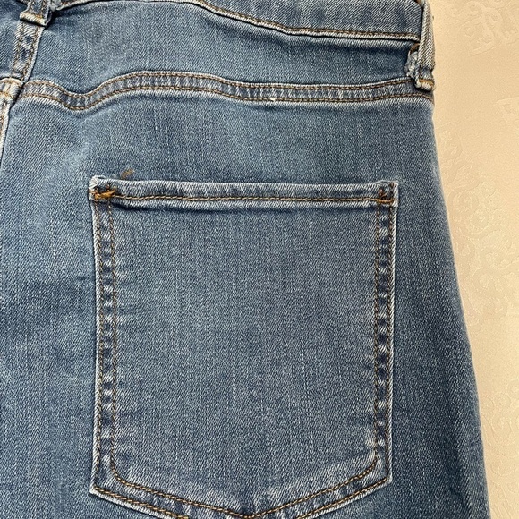 H& J Denim women’s high waist Denim shorts  size 32 color blue - Picture 4 of 5